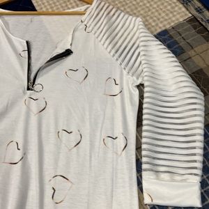🎄JUST REDUCED🎄Ladies Medium Heart motif Zip Front Top With Striped Sheer Sleeves